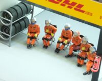 Tyre rack (TR1) and Pit crew (Fig 8 x 2)